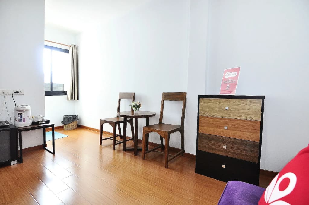 ZEN Rooms Suthisan Hotel - photo 7