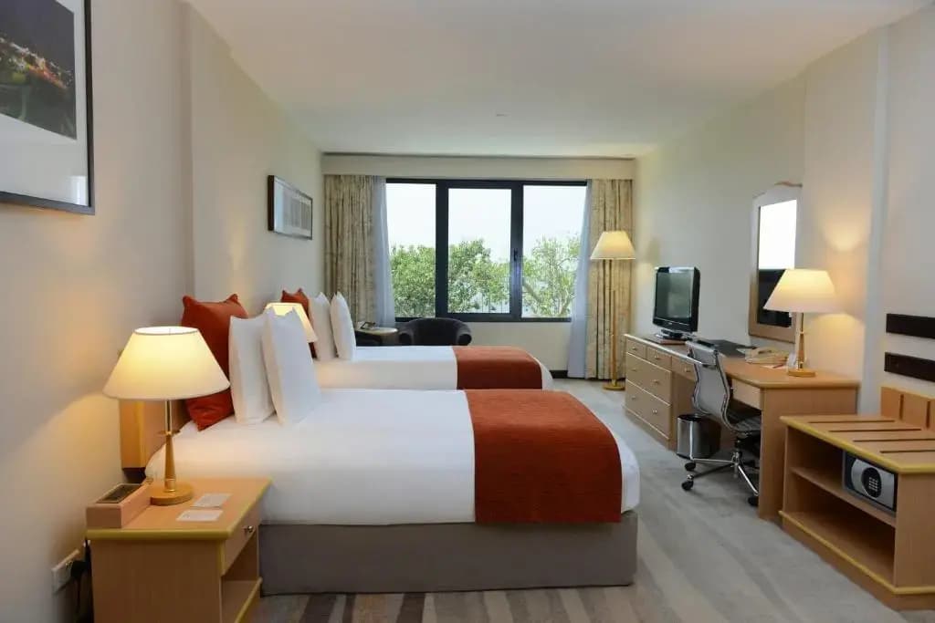 Crowne Plaza Muscat by IHG Hotel - photo 5