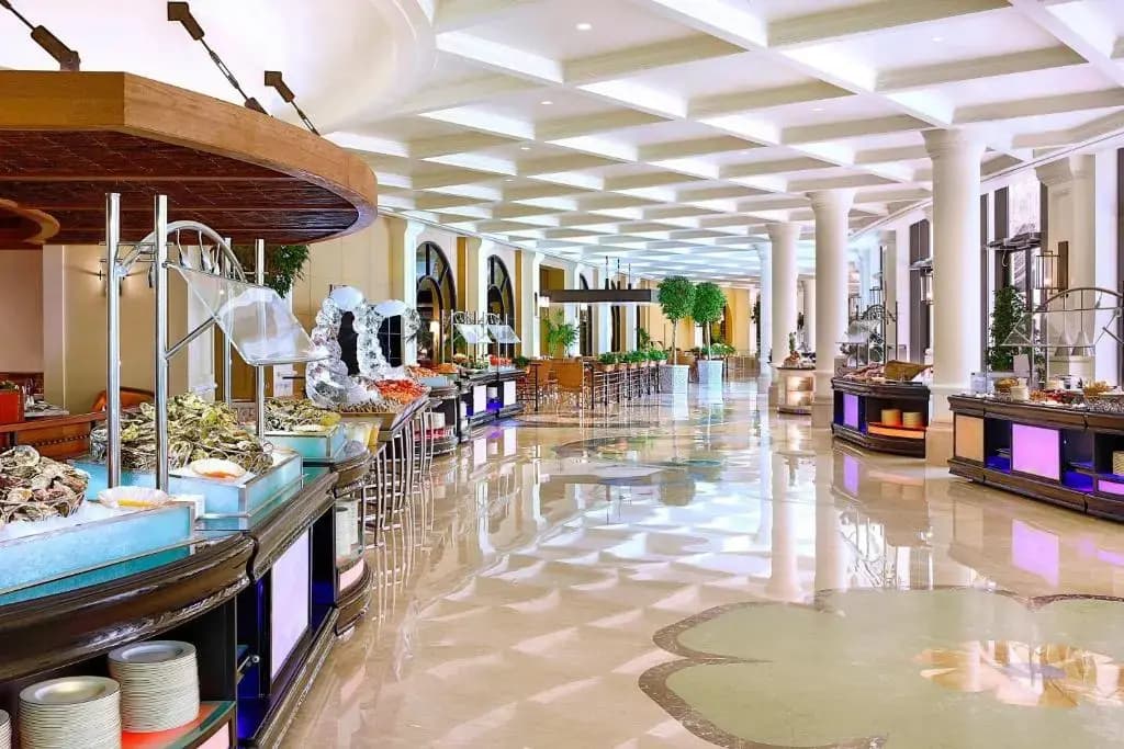 The Ritz-Carlton Abu Dhabi, Grand Canal Hotel - photo 4