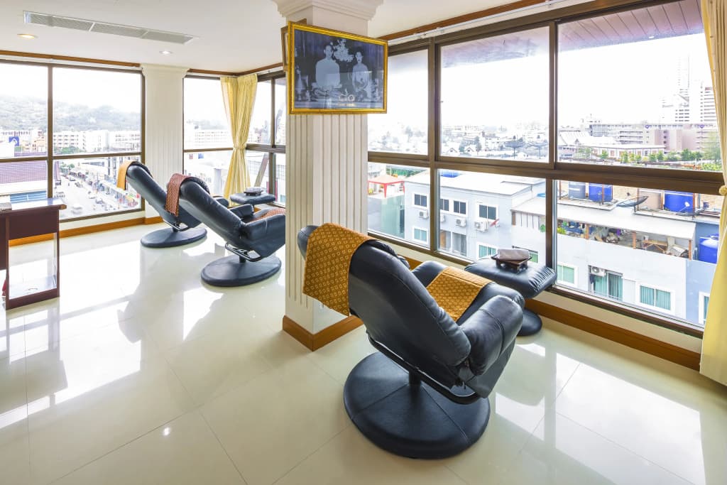 Azhotel Patong Hotel - photo 47