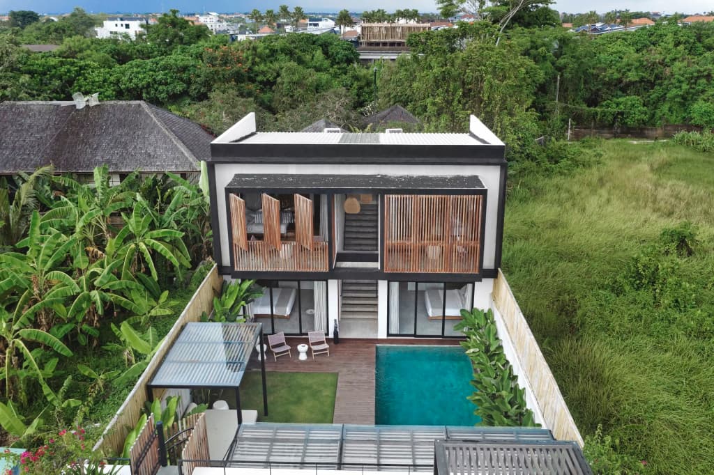 4 BR Berawa 5 min Walk Beach Enclosed Living Room Villa - photo 5