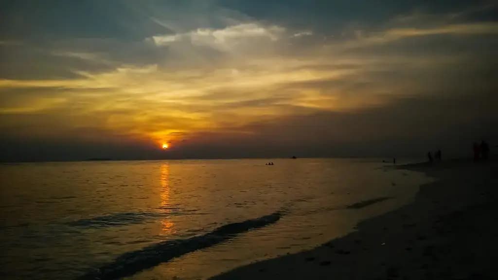 Viluveli Beach Maldives Hotel - photo 3
