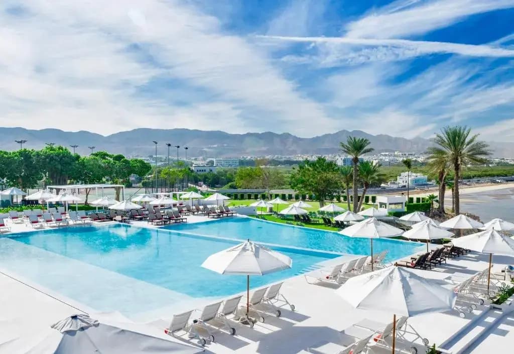 Crowne Plaza Muscat by IHG Hotel - photo 11