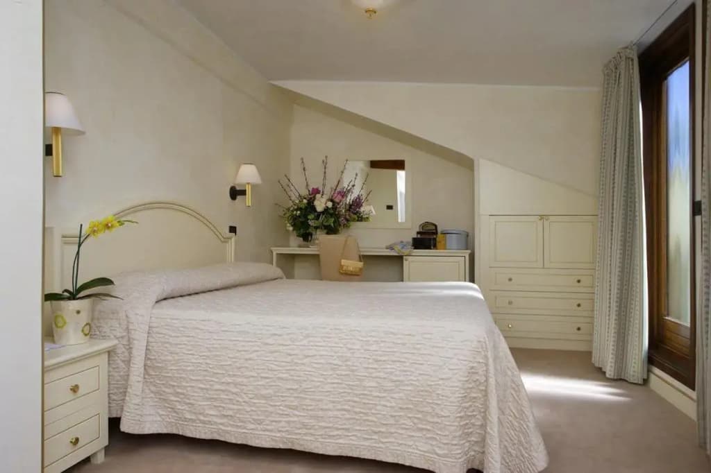 Carlton Capri Hotel - photo 42