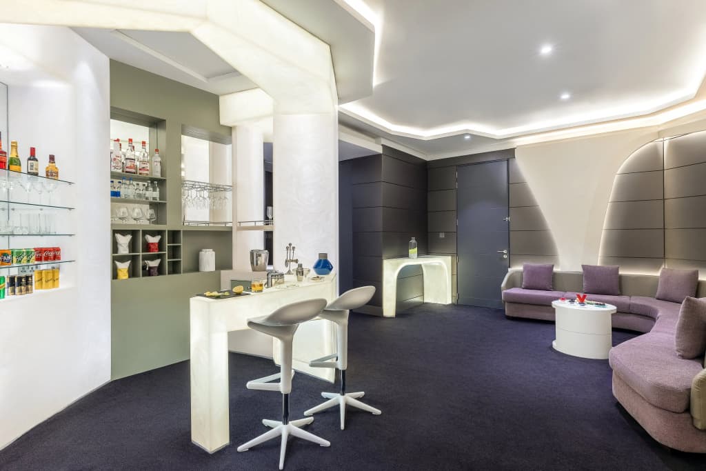 V Hotel Dubai Curio Collection by Hilton Hotel - photo 22