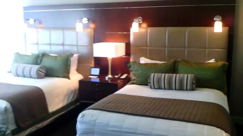 HomeSUITEShome Apartments - photo 3