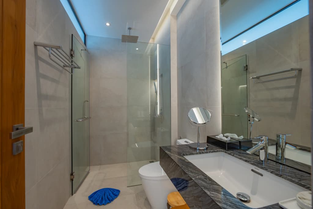 Luxury Infinity Pool Villa in Nai Harn Villa - photo 16