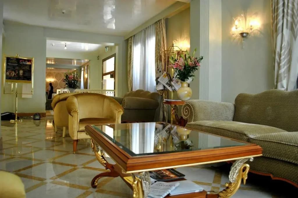 Carlton Capri Hotel - photo 38