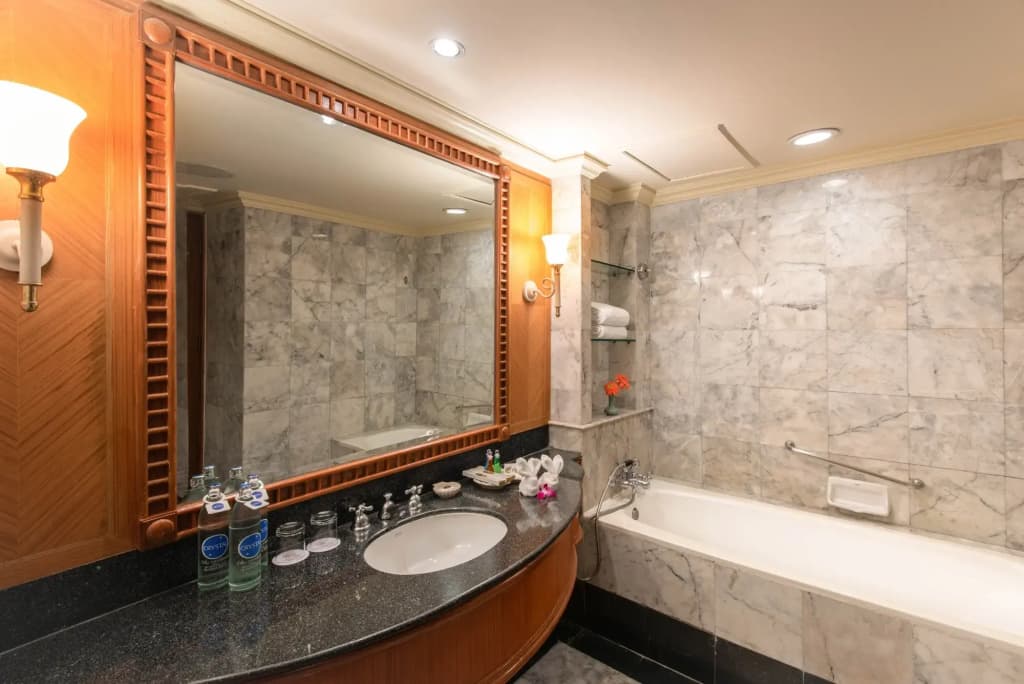 Montien Riverside Hotel Bangkok - photo 16