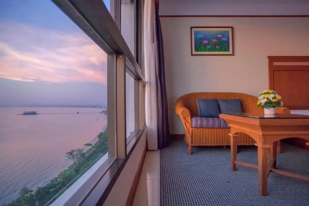 Cholchan Pattaya Beach Resort - photo 8