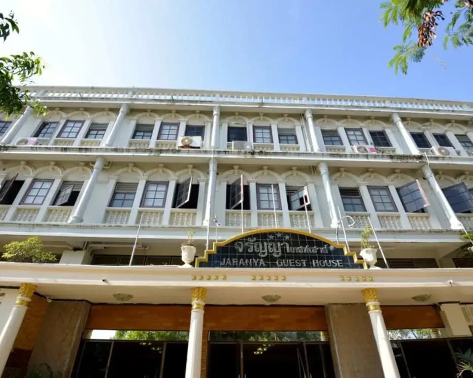 Jaranya Hotel - photo 1