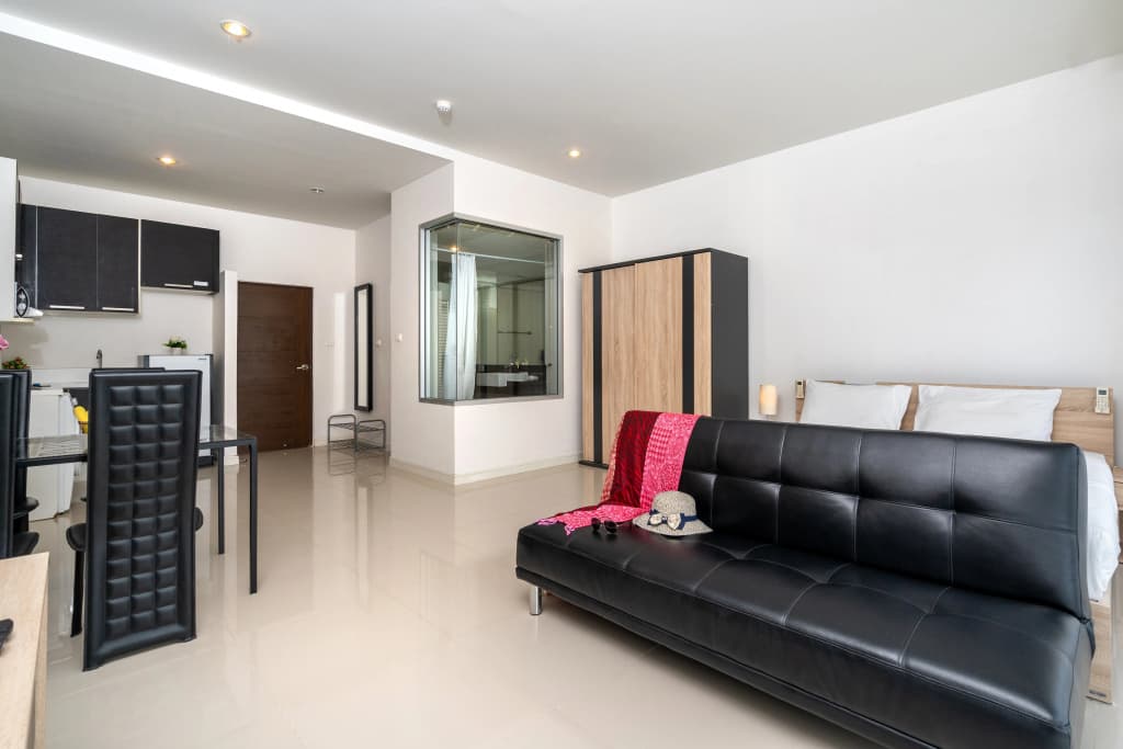 Studio Apartment with King-bed and Pool Apartments - photo 6
