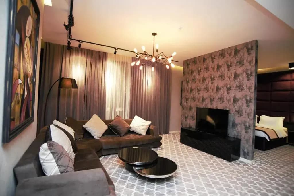 Gallery Art Hotel - photo 2