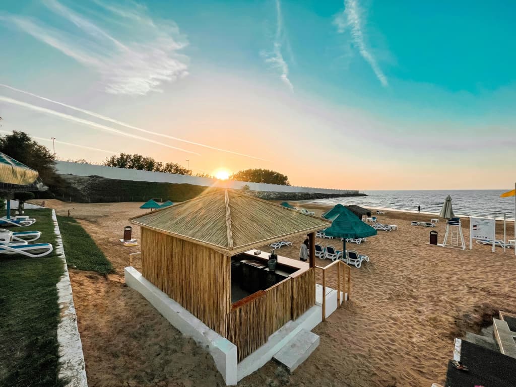 BM Beach Hotel - photo 9
