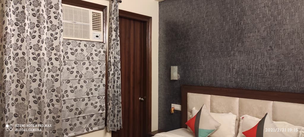 Redstone Hotel - photo 9