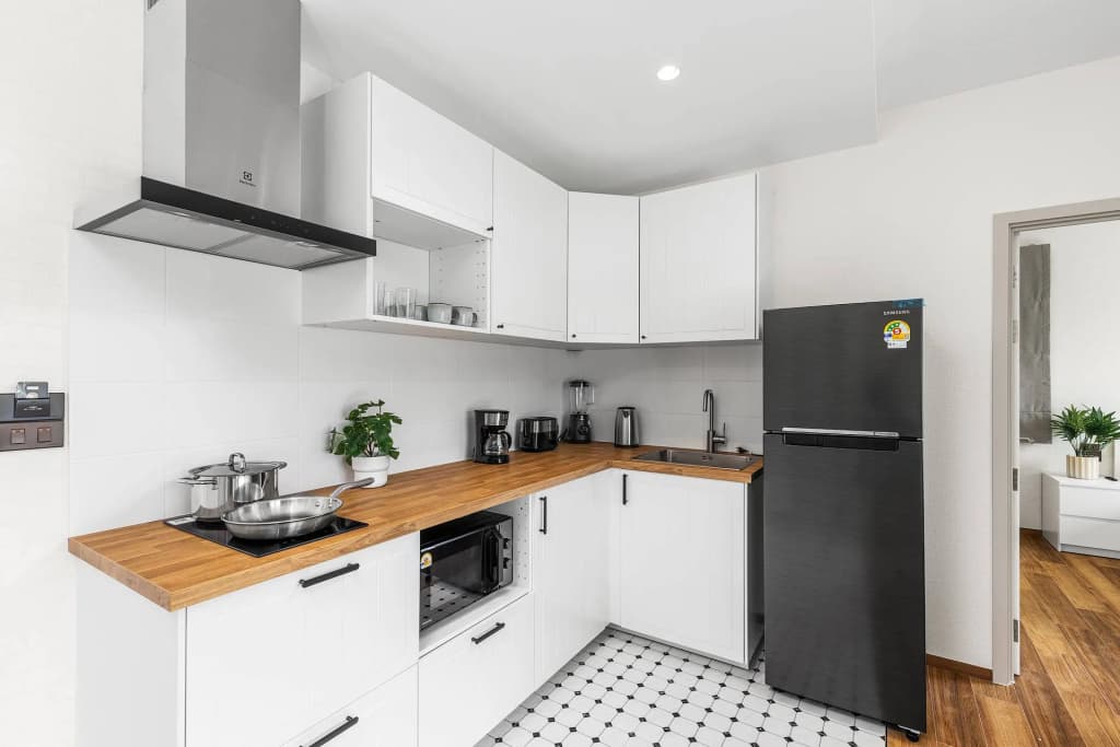 Title Halo1 2 Bedrooms Moon 105 Apartments - photo 7