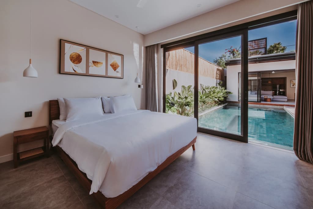 4 BR Berawa 5 min Walk Beach Enclosed Living Room Villa - photo 40