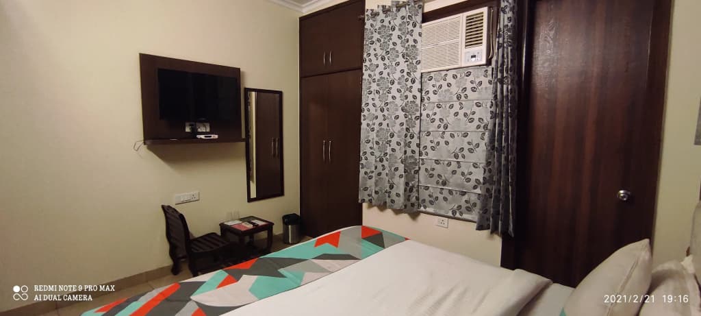 Redstone Hotel - photo 10
