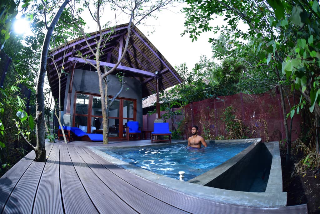 Private Cabana with Pool Hotel - photo 7