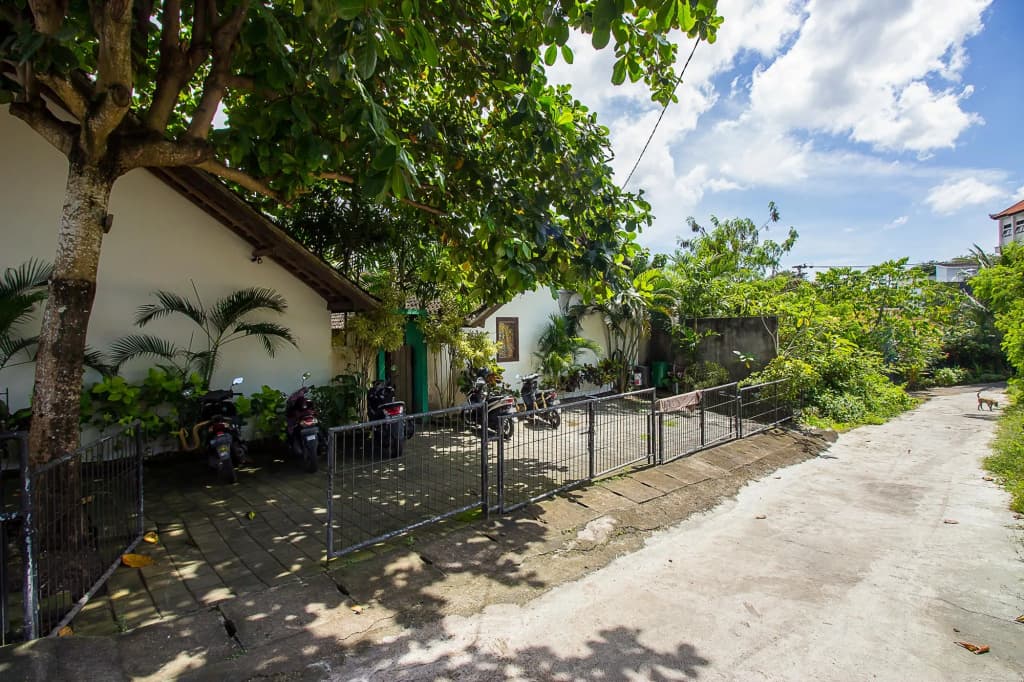 Umanede Jimbaran Guesthouse - photo 8