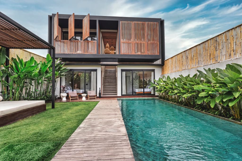 4 BR Berawa 5 min Walk Beach Enclosed Living Room Villa - photo 10