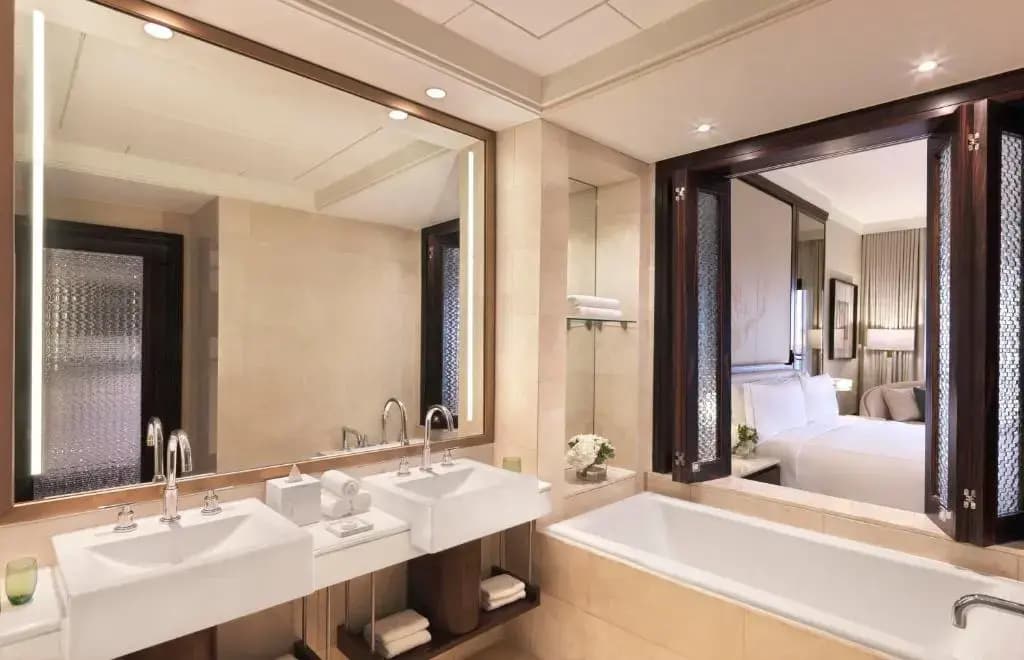 The Ritz-Carlton Abu Dhabi, Grand Canal Hotel - photo 7
