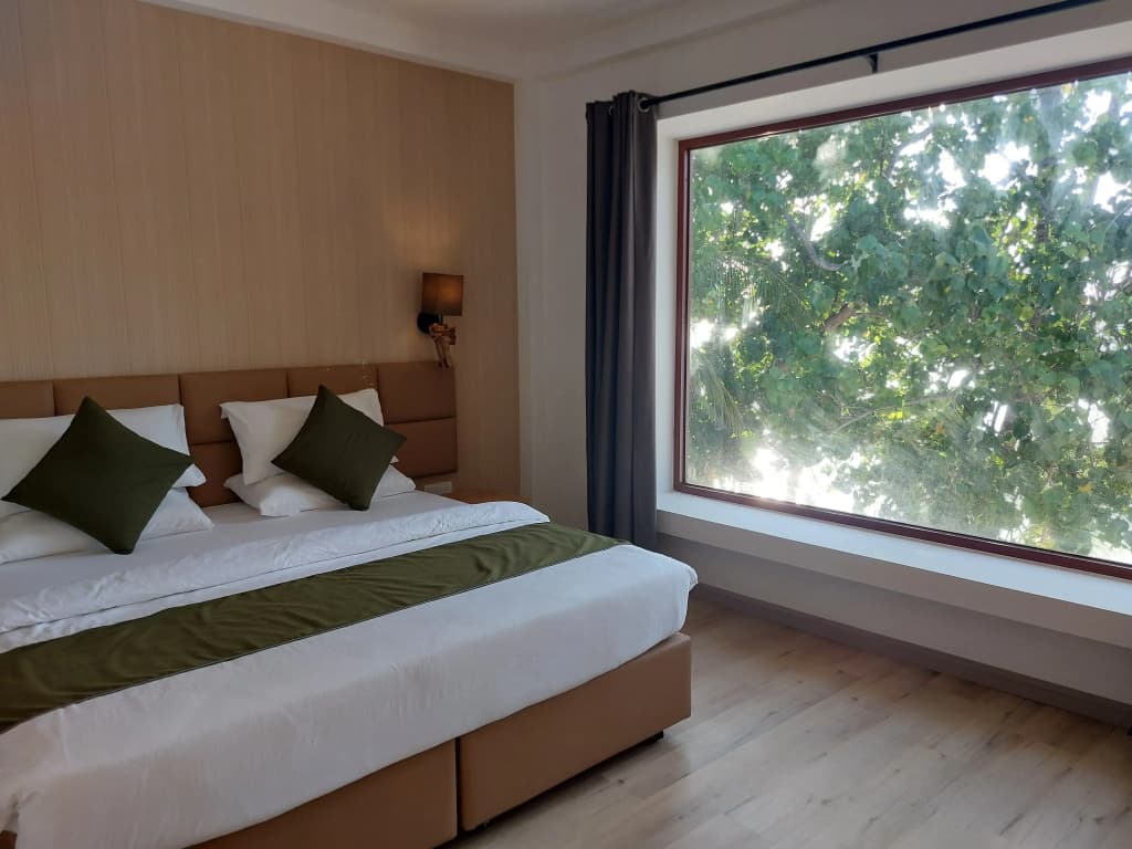 Comfy Cool Breeze by Emzaz Hotel - photo 1
