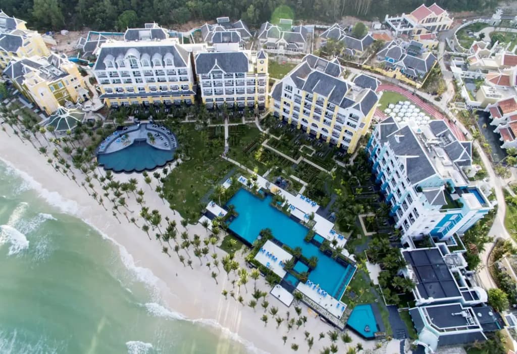 Resort JW Marriott Phu Quoc Emerald Bay Resort & Spa Hotel - photo 1