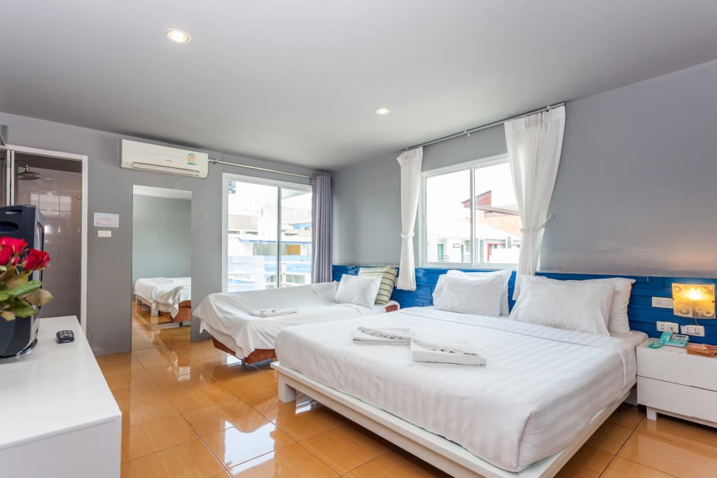 The Oddy Hip Hotel - photo 3