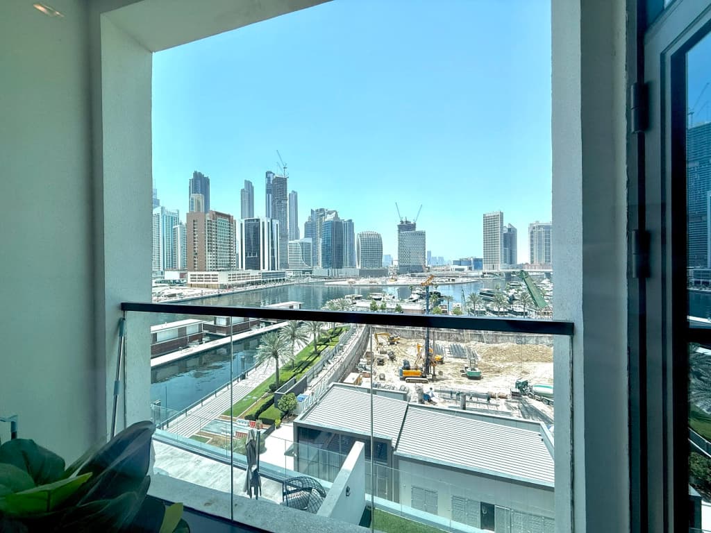 Vserve 1 BR Escape with City Views & Canal Vibes Apartments - photo 2