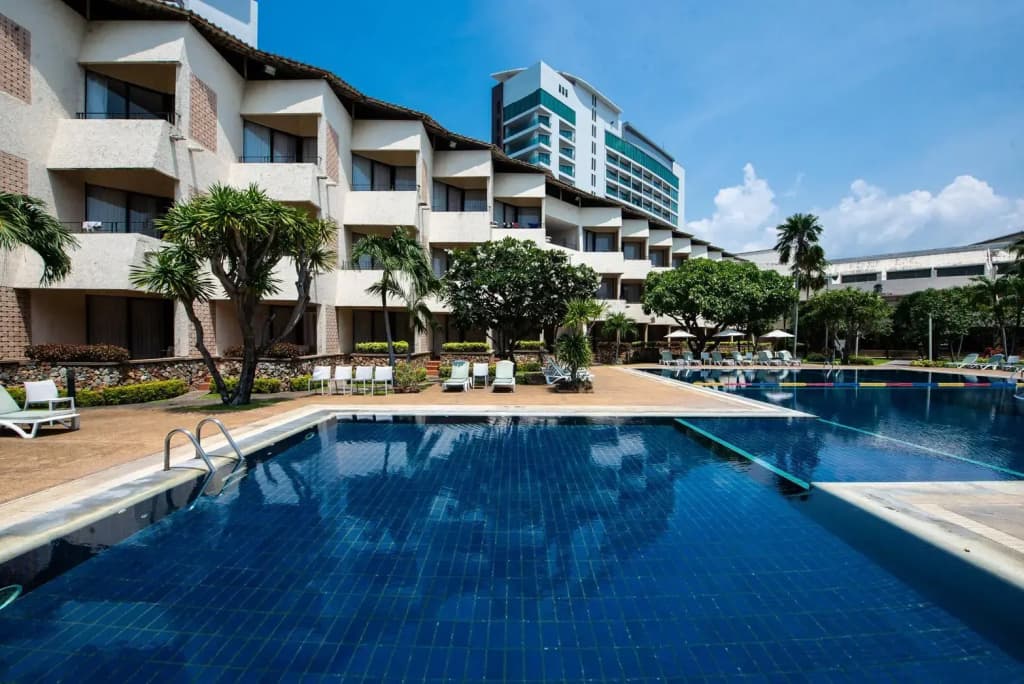 Hotel Tropicana Pattaya - photo 2