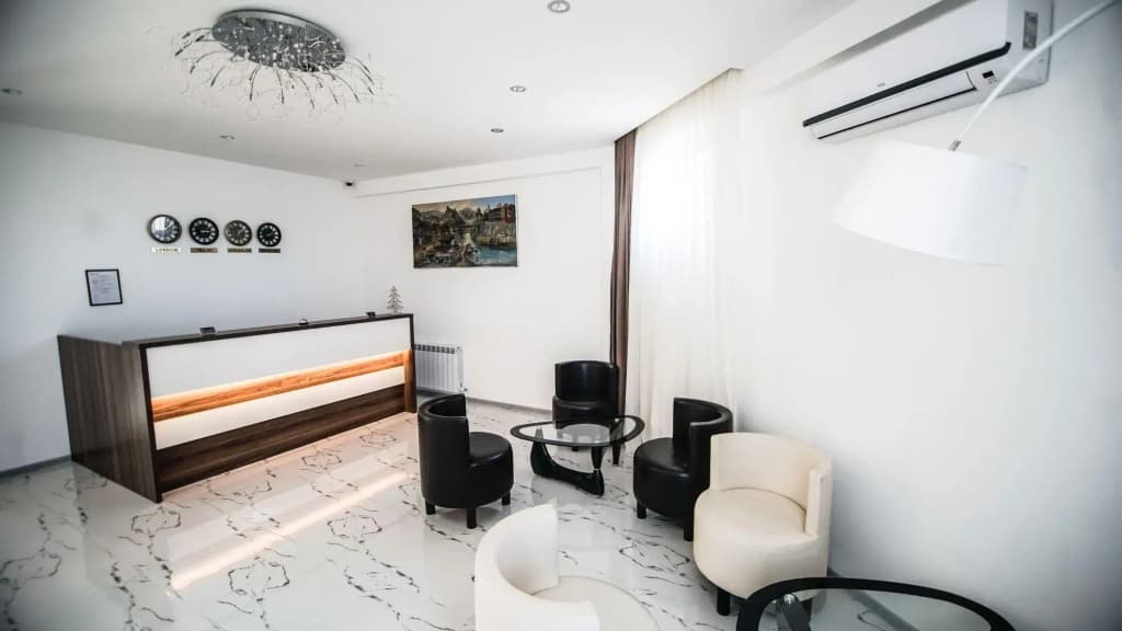 King Tom Hotel - photo 2