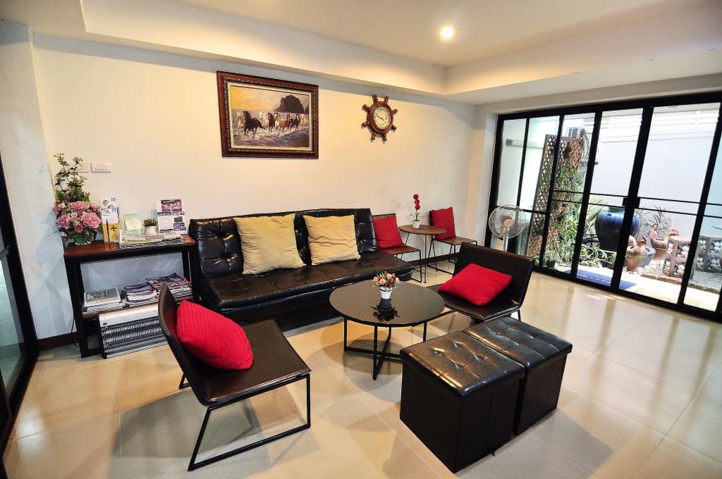 ZEN Rooms Suthisan Hotel - photo 10