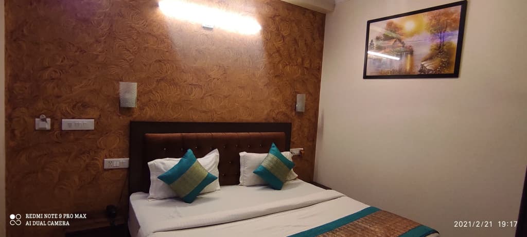 Redstone Hotel - photo 14