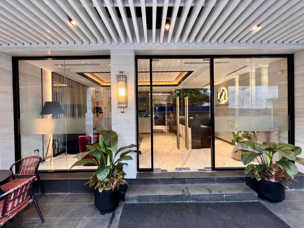 Zest Metropole Hotel - photo 2