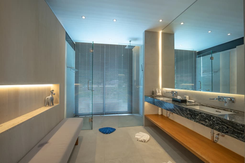 Luxury Infinity Pool Villa in Nai Harn Villa - photo 19