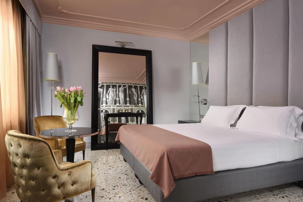 Leon's Place Hotel - photo 22