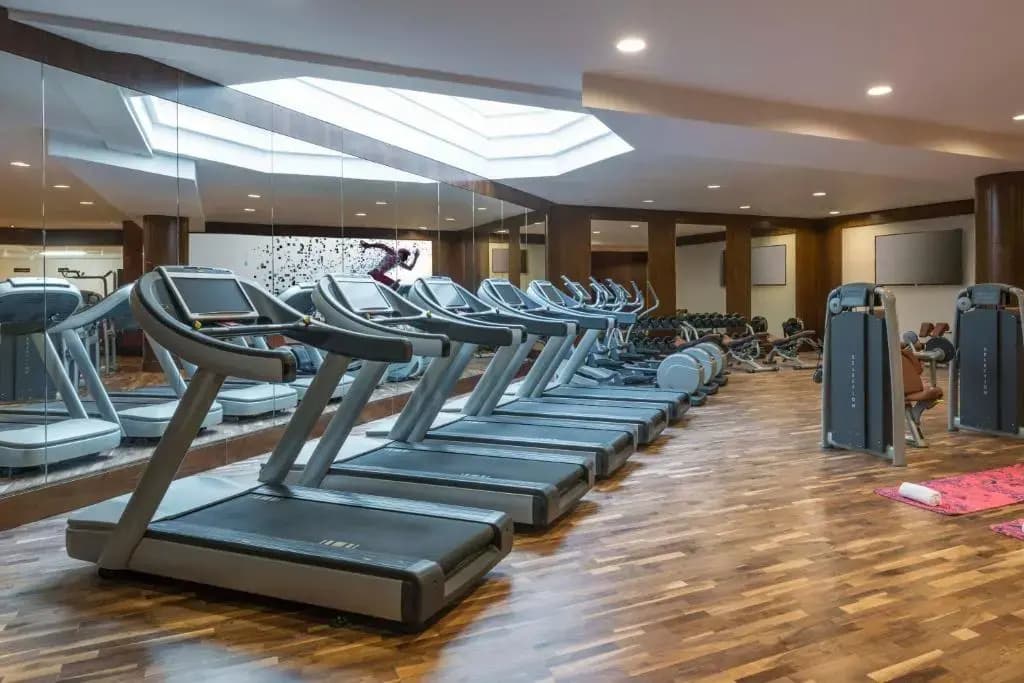 Sheraton Oman Hotel - photo 8