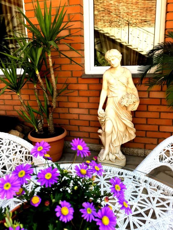 Green Garden Apartments - photo 2