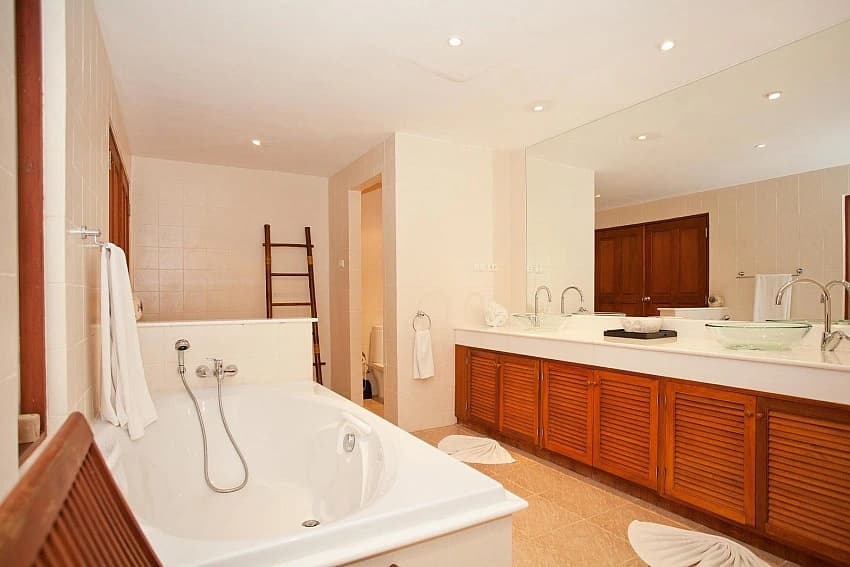 L-House Villa - photo 20
