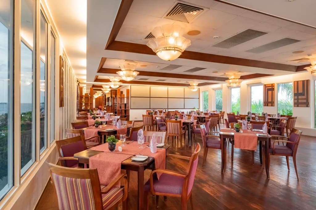 Hulhule Island Hotel - photo 46