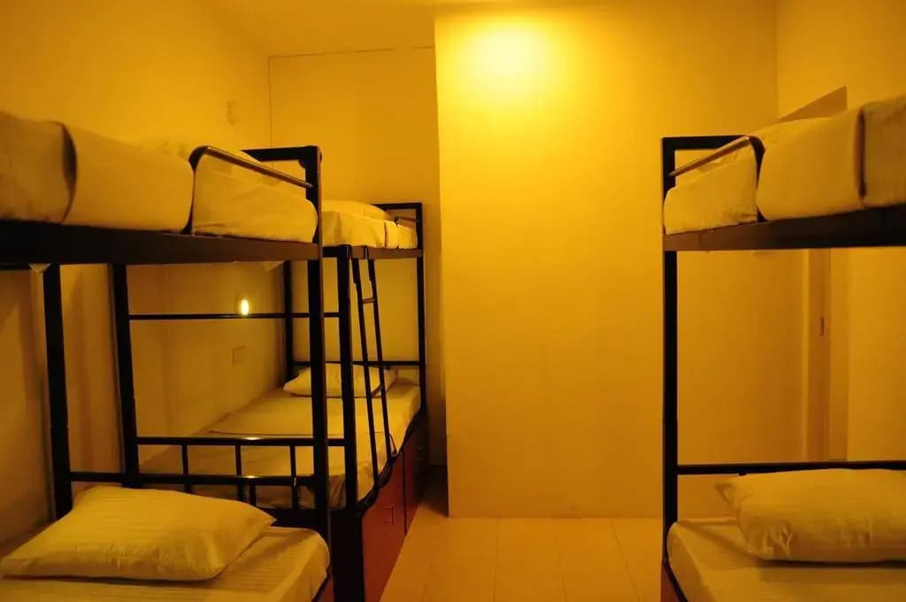 Hostel Republic at Galle Face - photo 2