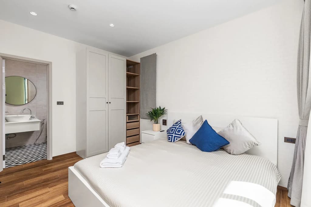 Title Halo1 2 Bedrooms Moon 105 Apartments - photo 9