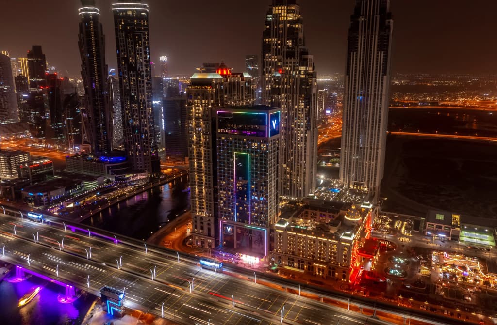 V Hotel Dubai Curio Collection by Hilton Hotel - photo 2