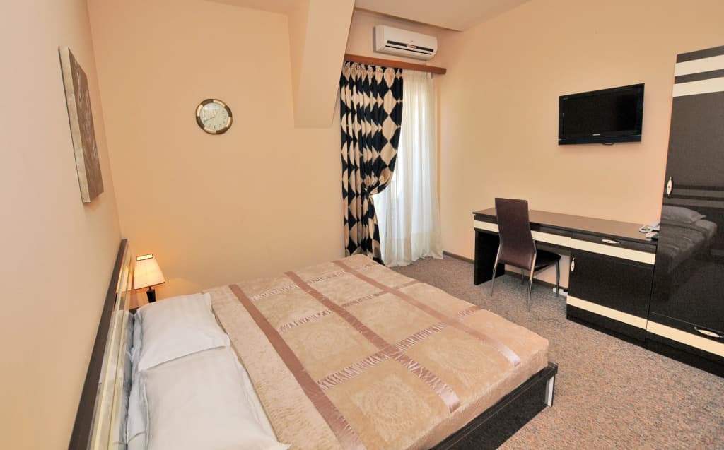 Diplomat Hotel - photo 20