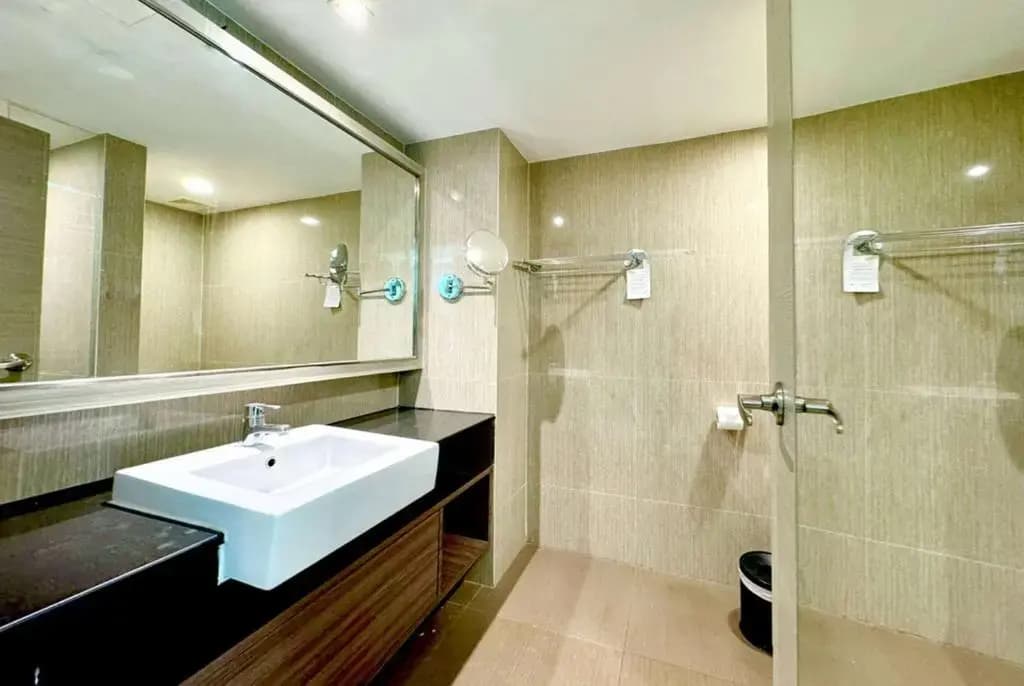 Ramada Sukhumvit Soi Eleven (Ramada Graand Swiss Sukhumvit 11) - photo 15