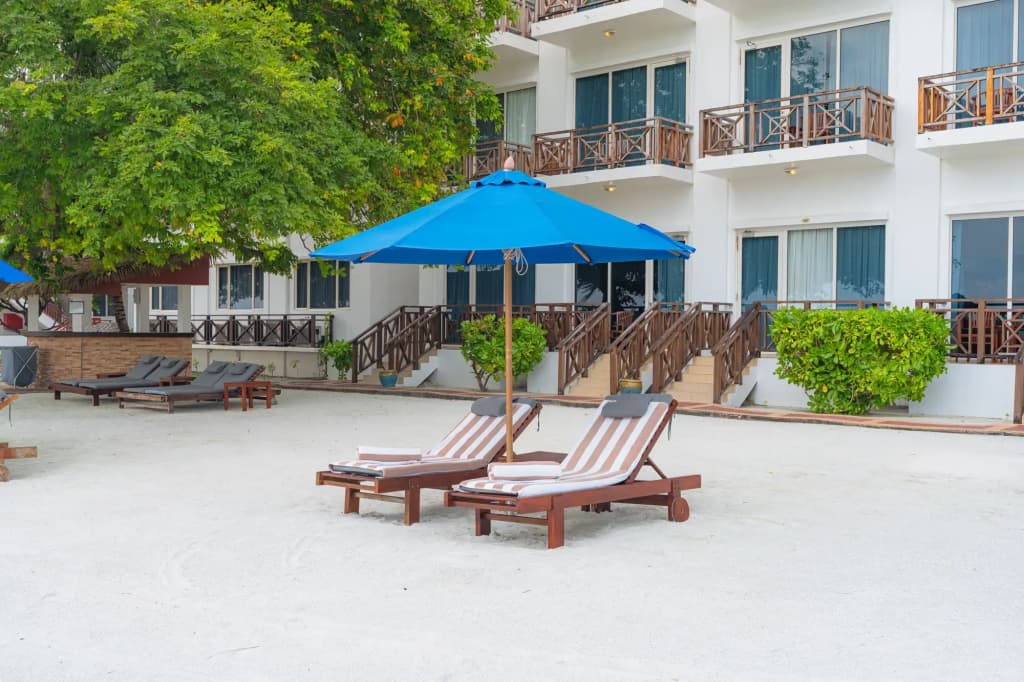 Hulhule Island Hotel - photo 12