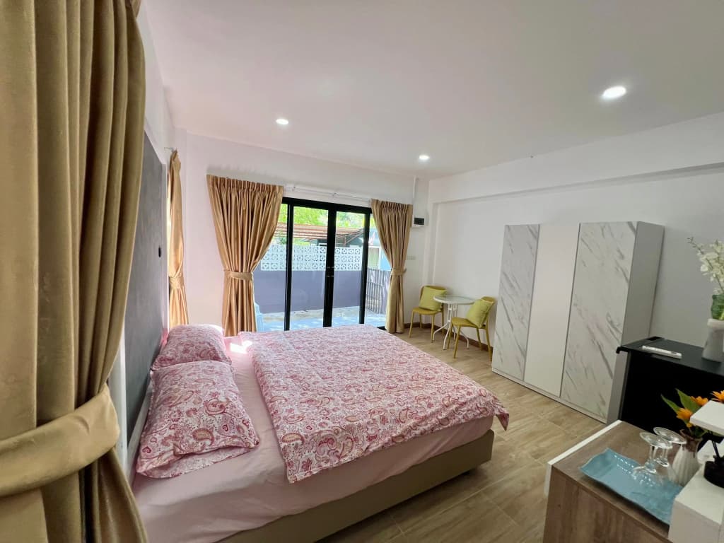 Paradise Corner Apartments - photo 1
