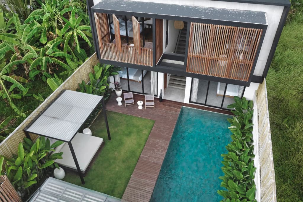 4 BR Berawa 5 min Walk Beach Enclosed Living Room Villa - photo 6