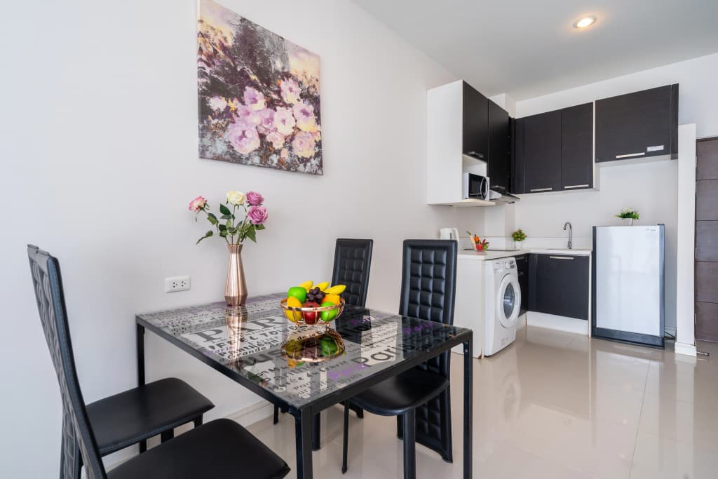 Studio Apartment with King-bed and Pool Apartments - photo 9